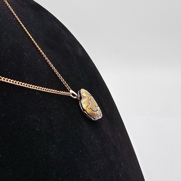 VTG Gold/BrassTone Floral Heart Locket Necklace Chain Link Romantic Gift Jewelry - Picture 16 of 16